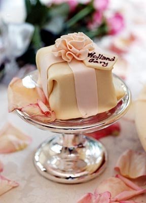 individual present cake