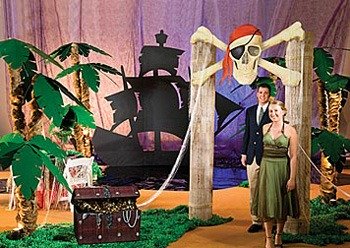 pirate party decorating